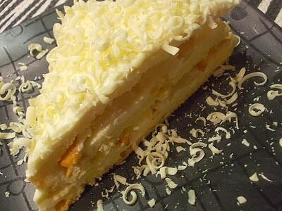 Brzoskwiniowy tort z mascarpone i białą czekoladą