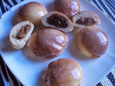 Pieczone pączki z marmoladą różaną i rabarbarem