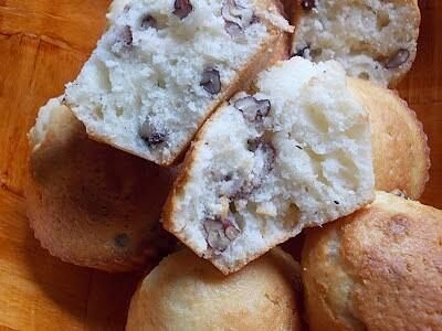 Muffinki waniliowe z rodzynkami i orzechami pekan