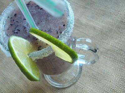 Smoothie z melona, banana i borówek