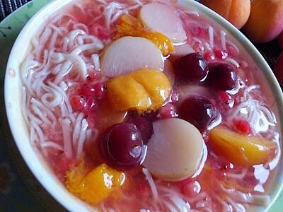 Zupa owocowa z makaronem jajecznym