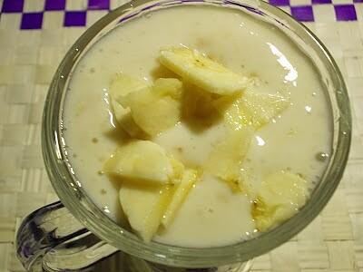Koktajl bananowy z jogurtem i otrębami