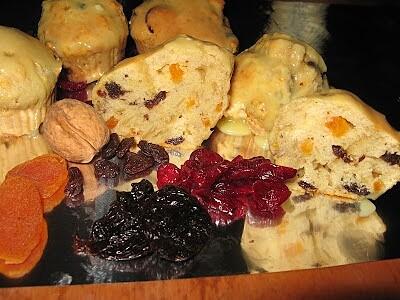 Muffiny bakaliowe z migdałami i rodzynkami