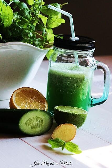 Koktajl z ogórka i limonki na trawienie