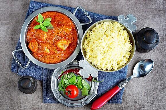 Butter chicken z szafranowym ryżem