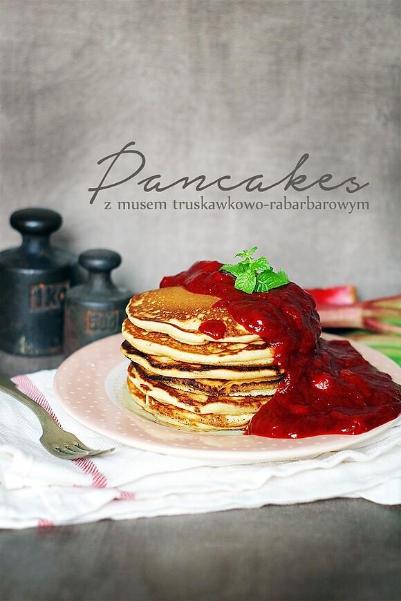 Pancakes z musem truskawkowo-rabarbarowym