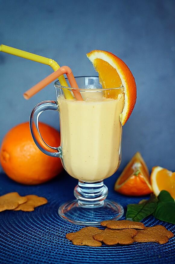 Smoothie pomarańczowo cynamonowe z jogurtem greckim