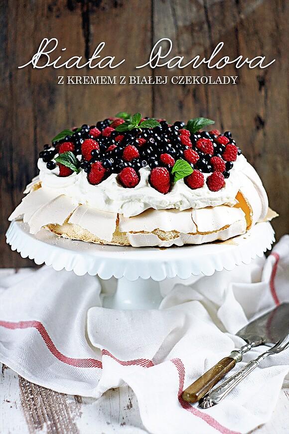 Pavlova z kremem białej czekolady