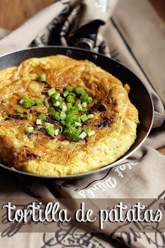 Tortilla de patatas z ziemniakami i cebulą