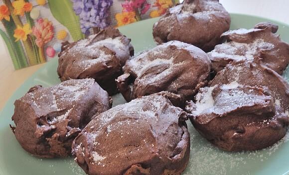 Brownie z awokado i granatem