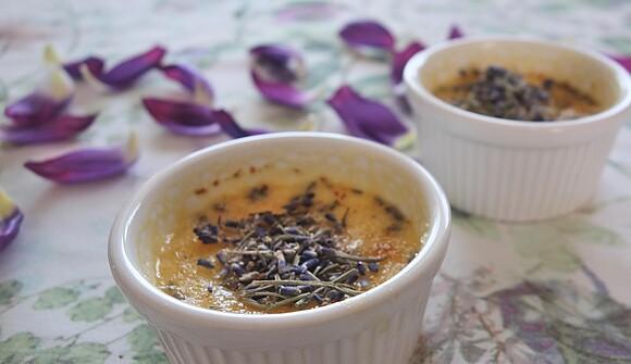 Lawendowy crème brûlée z bananem