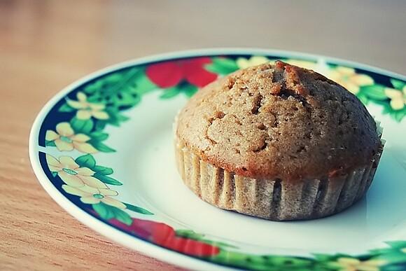 Muffiny cynamonowe z owocami i migdałami