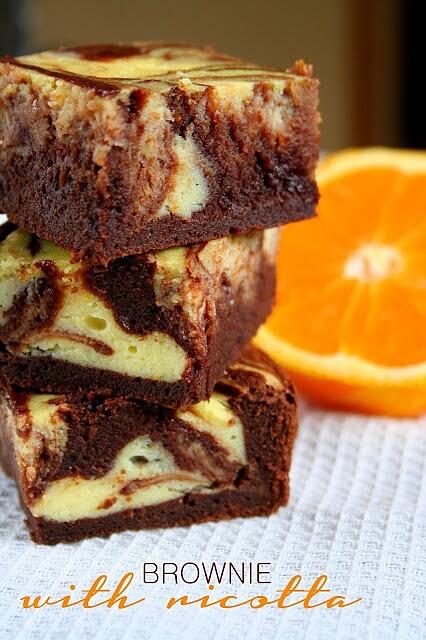 Brownie czekoladowe z serkiem ricotta i pomarańczą