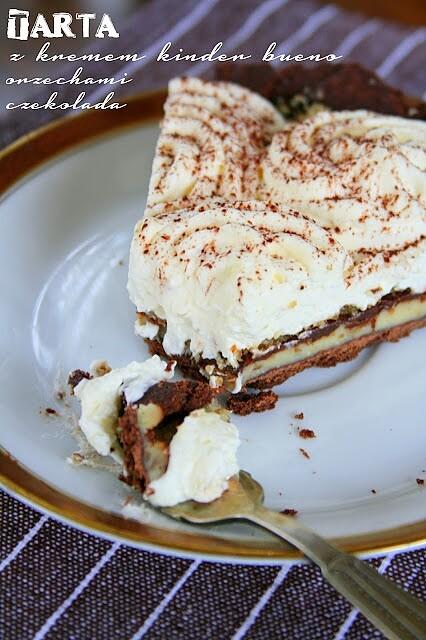 Tarta czekoladowa z kremem Kinder Bueno, orzechami i bitą śmietaną