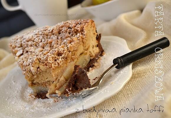 Tarta kakaowo-orkiszowa z gruszkami i pianką toffi