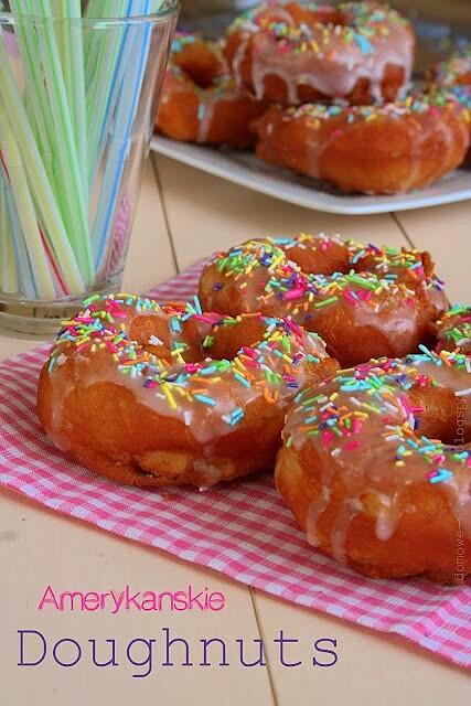 Amerykańskie doughnuts z dziurką