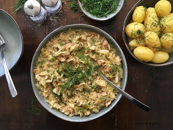 Bigos wiosenny z młodej kapusty