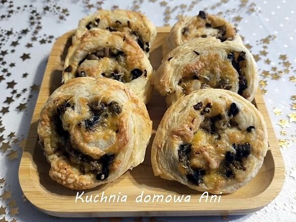 Ślimaczki z pieczarkami i ciastem francuskim