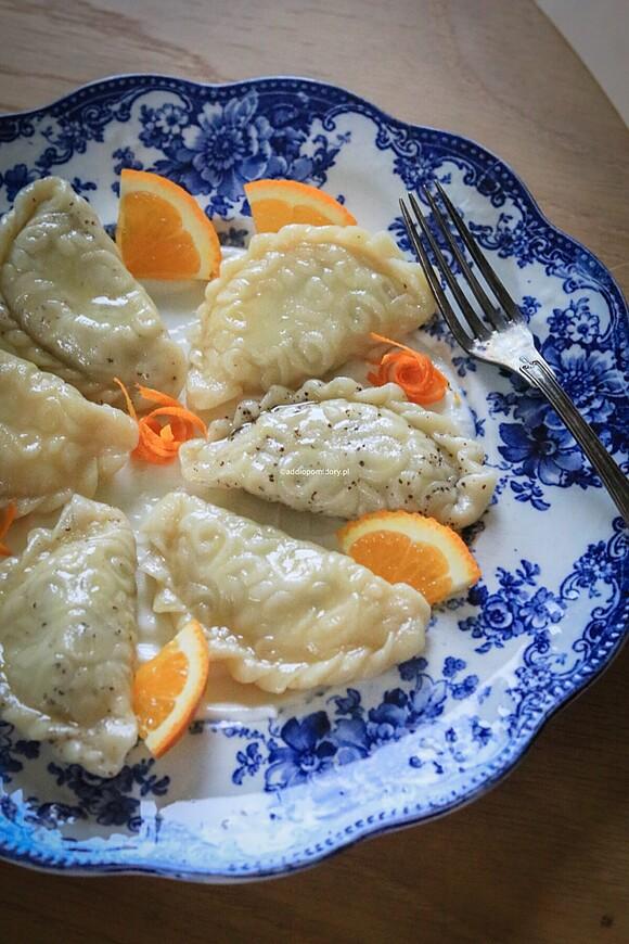 Świąteczne pierogi z twarogiem i makiem