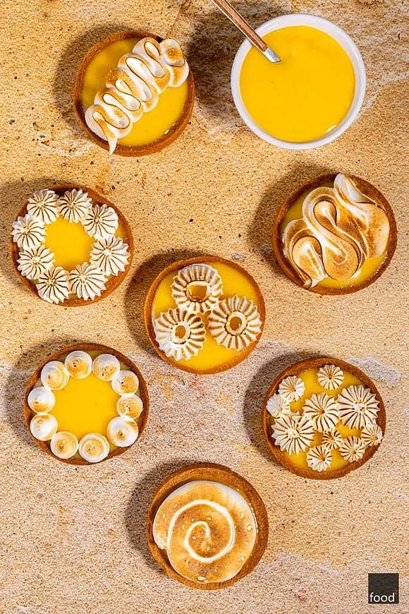 Tarteletki z lemon curd i bezą włoską