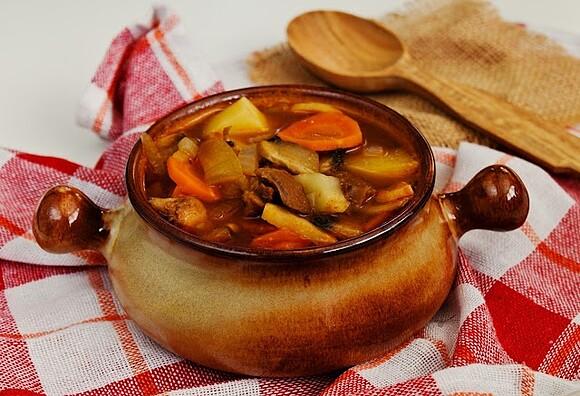 Zupa ogonowa z pieczarkami na szybkowarze