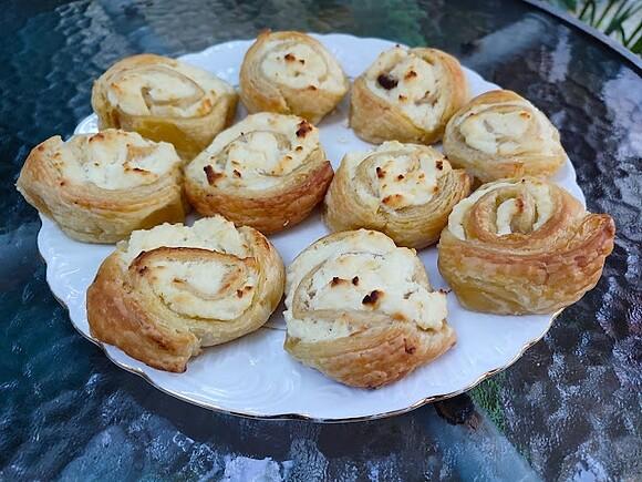 Mini serniczki w cieście francuskim