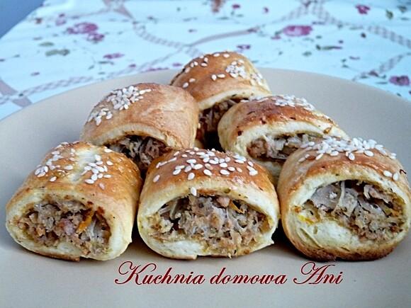 Paszteciki z mięsem i kiszoną kapustą