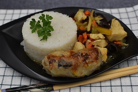 Kurczak z sajgonkami w stylu chińskim