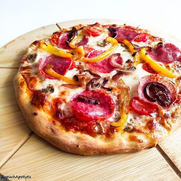Elastyczne ciasto na pizzę bez długiego leżakowania