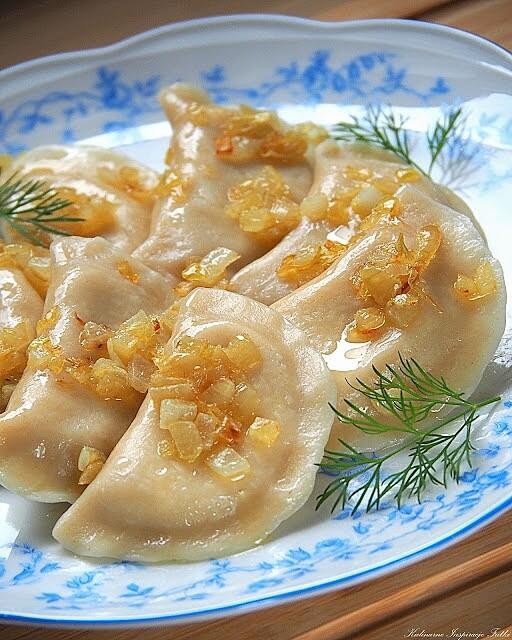 Pierogi ruskie z wyrazistym farszem i cebulką