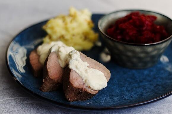 Wołowina sous vide z sosem śmietanowo-pieprzowym