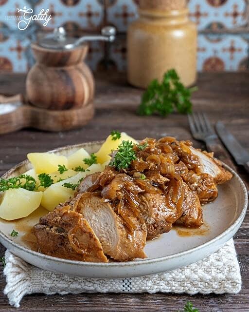 Pierś z kurczaka duszona w piwie