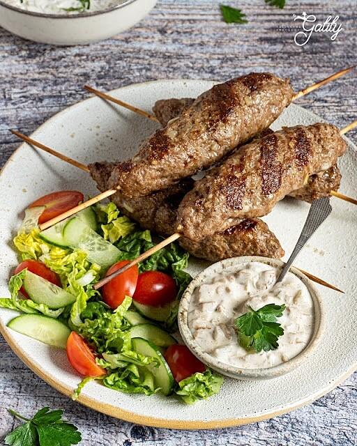 Grillowane kofty z sosem tatarskim