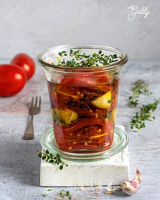 Pieczone pomidory z tymiankiem w oliwie