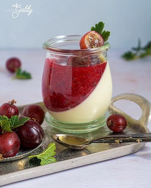 Panna cotta z agrestem