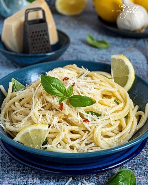Cytrynowe spaghetti jednogarnkowe