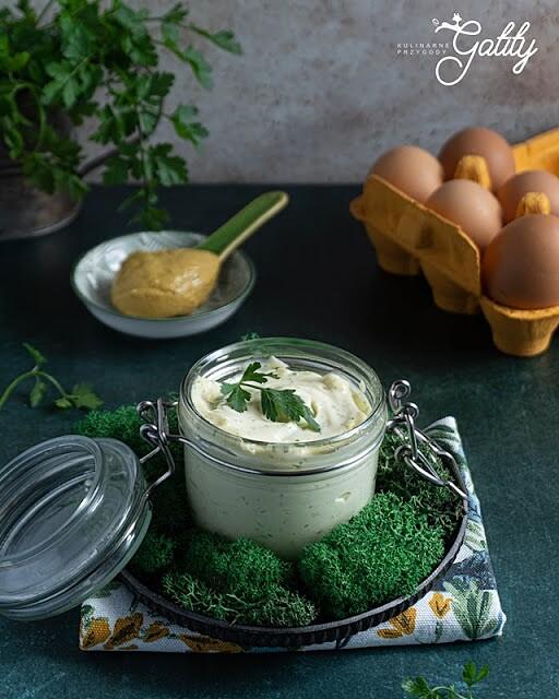 Domowy czosnkowy majonez aioli