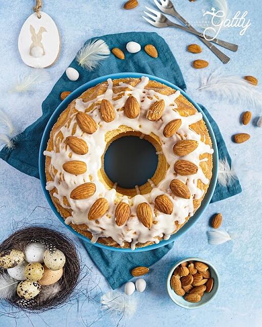 Babka serowa z migdałami