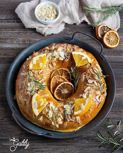 Roscón de reyes magos hiszpańskie ciasto trzech króli