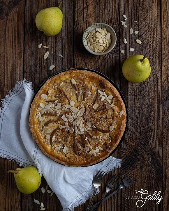 Krucha tarta z gruszkami i mascarpone