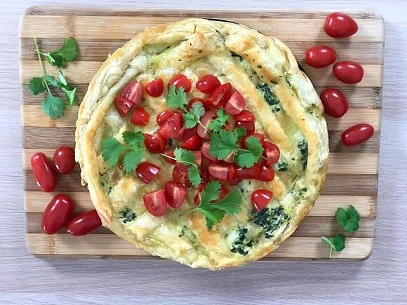 Letnia tarta ze szpinakiem