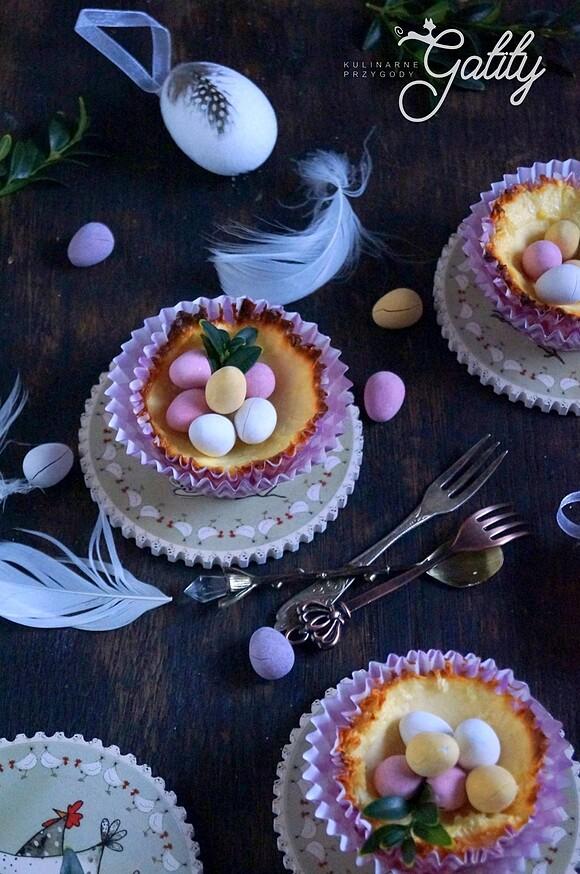 Sernikowe koszyczki wielkanocne
