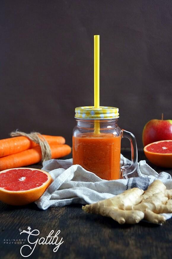 Koktajl z marchewki jabłka grejpfruta i imbiru - dieta dr Dąbrowskiej