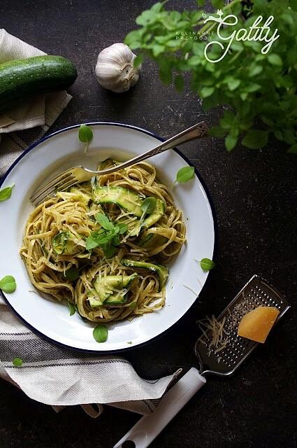 Spaghetti z cukinią i szybkim sosem letnim