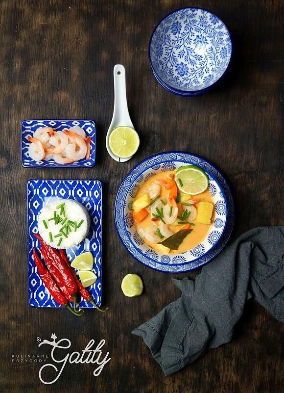 Curry z krewetkami i świeżym ananasem
