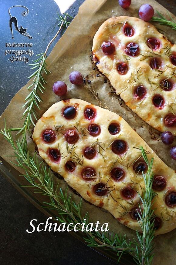 Schacciata z winogronami i rozmarynem