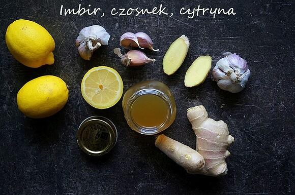 Herbata z imbirem miodem i czosnkiem na przeziębienie