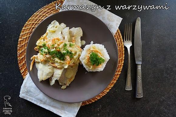 Karmazyn duszony w warzywach z sosem winnym i śmietanowym