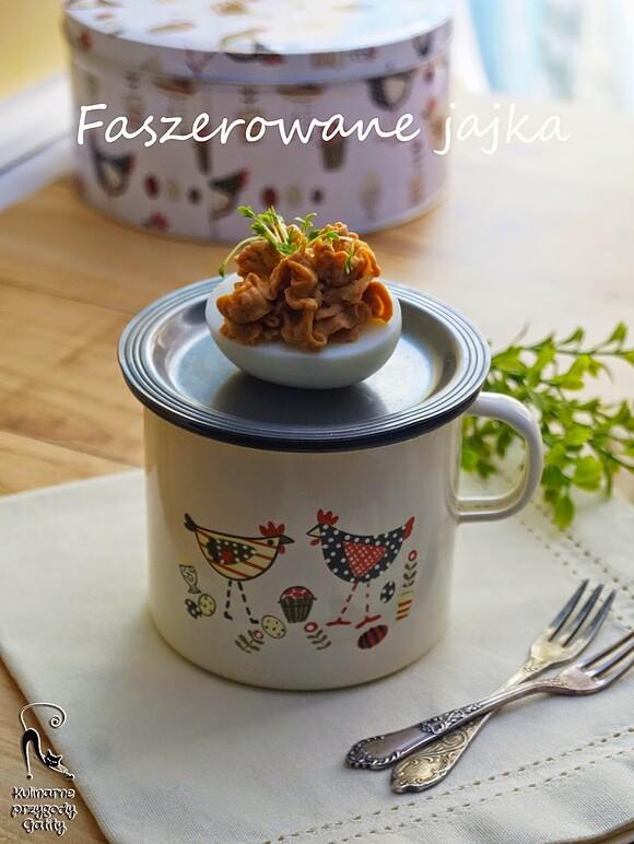 Faszerowane jajka z serem i pomidorami