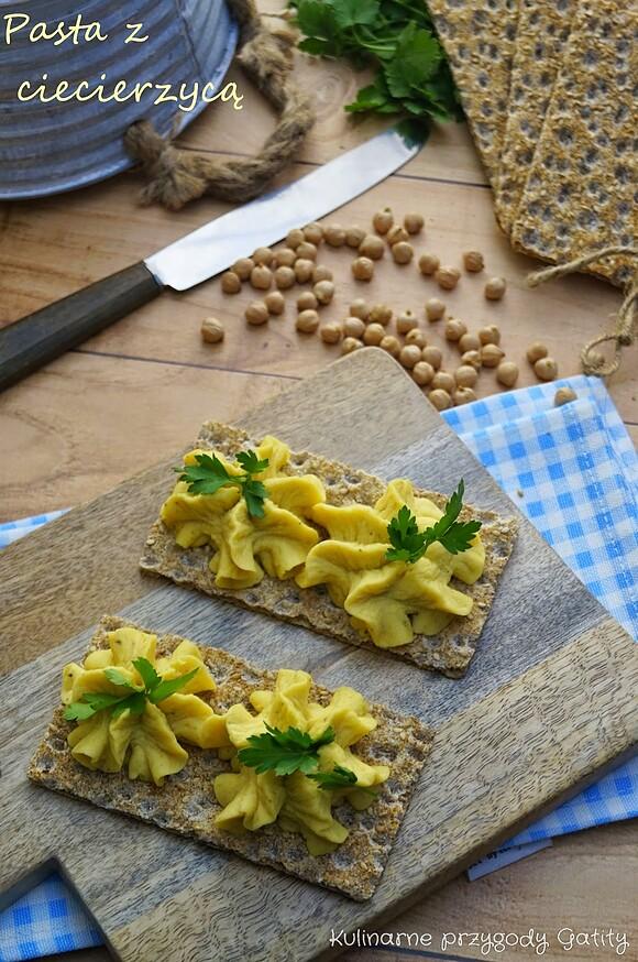 Pasta kanapkowa z ciecierzycą i kaszą jaglaną